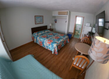 Single queen bed room at Sea Chest Motel Wildwood Crest