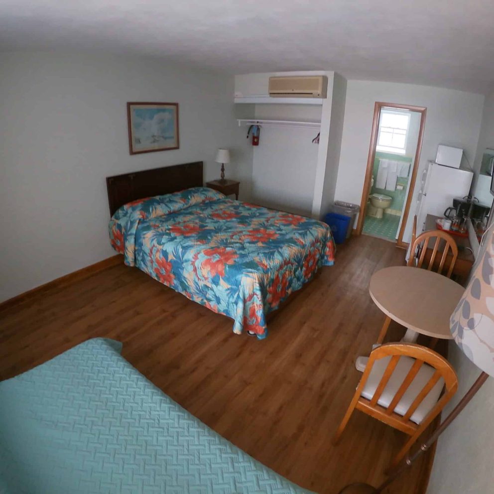 Single queen bed room at Sea Chest Motel Wildwood Crest