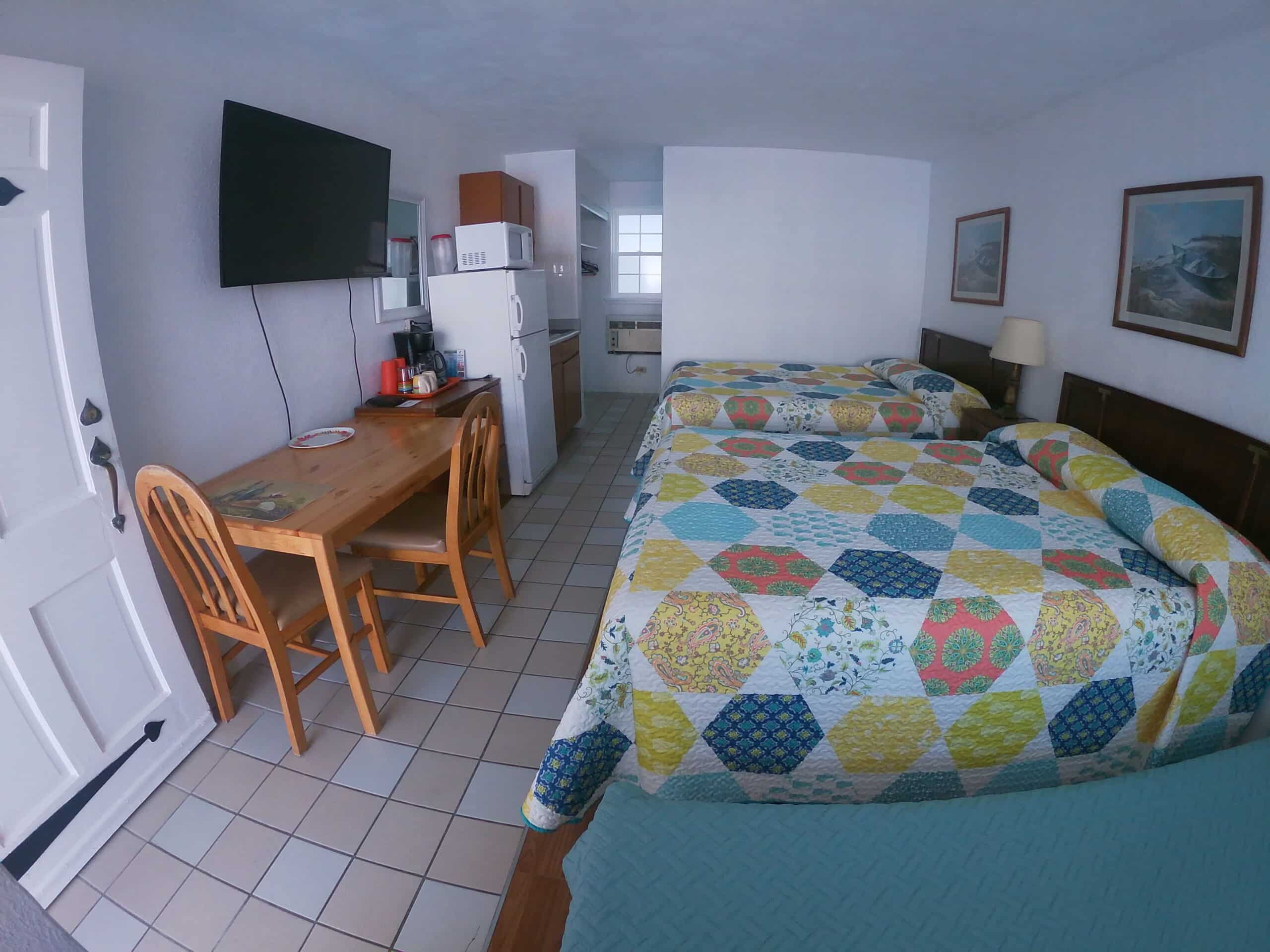 Efficiency double queen bed room at Sea Chest Motel Wildwood Crest